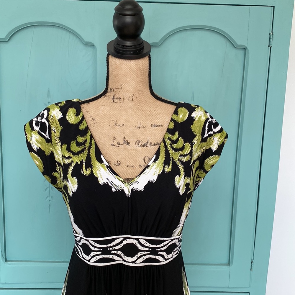 Sandra Darren Green/Black/White Printed Dress. Great condition. Size 12P - Picture 2 of 6